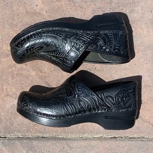 Dansko black textured clogs, tooled leather size 39